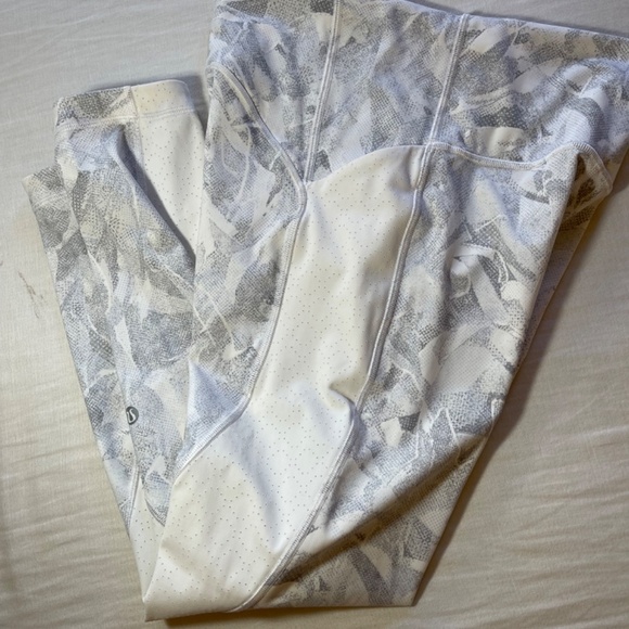 Lululemon Breezy Dot Crop Jasmine White Multi / White side pockets - Picture 10 of 14